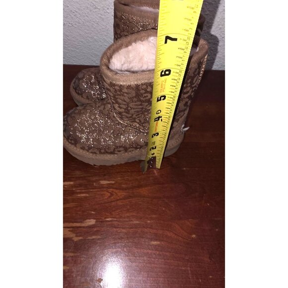 UGG Kids Tan Glitter Leopard Print Boots Shearling Lining Size 6 - Picture 7 of 7
